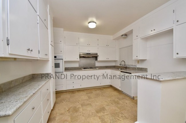 Building Photo - Lovely 3 Bedroom Gerstle Park Home