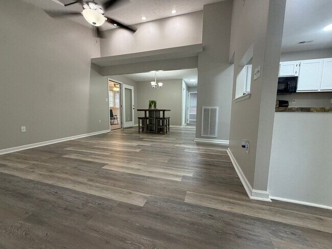 Building Photo - 146 Rain Tree Way