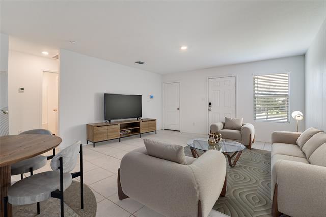 Building Photo - 2525 Russell St