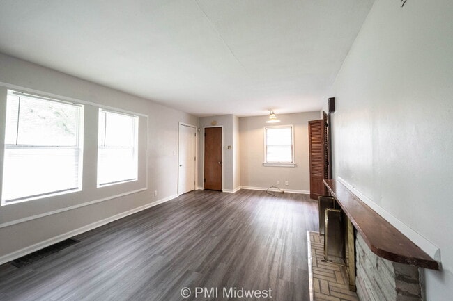 Foto del edificio - "Charming 3-Bedroom Home in Anderson, IN with Spacious 1136 Sq Ft Layout!"