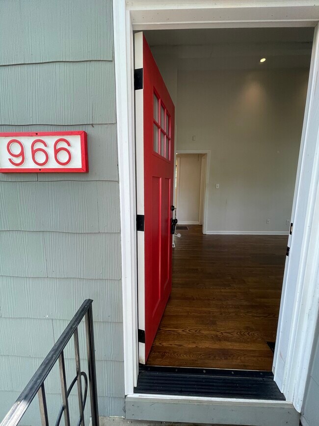 Foto del edificio - 966 Walker Ave SE