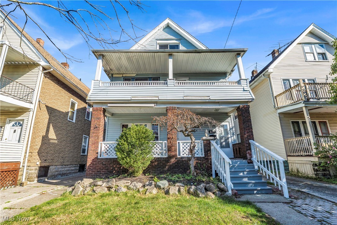 1289 W 115th St Cleveland, OH 44102 – photo 1