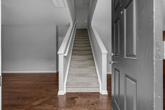 Foto del edificio - 3 Bedroom with Garage Now Available!