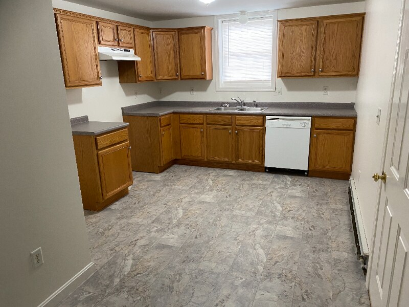 63 Cleveland St Unit 1, Manchester, NH 03102 Room for Rent in