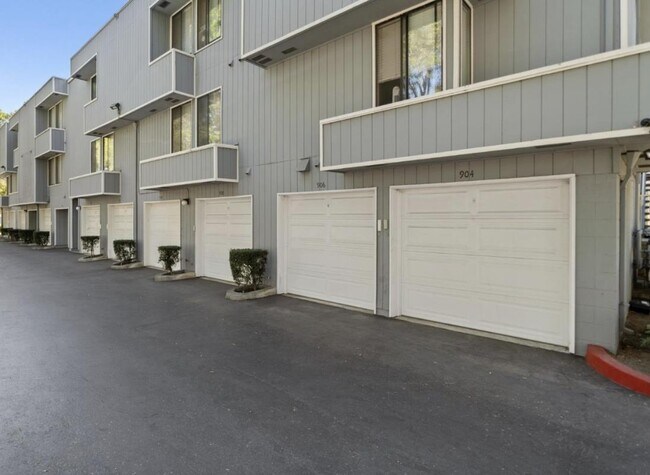 Foto del edificio - 906 La Barbera Dr