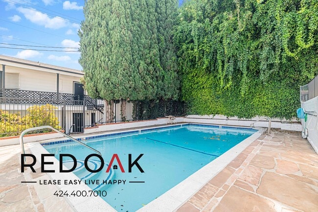 Building Photo - 1111 N Doheny Dr