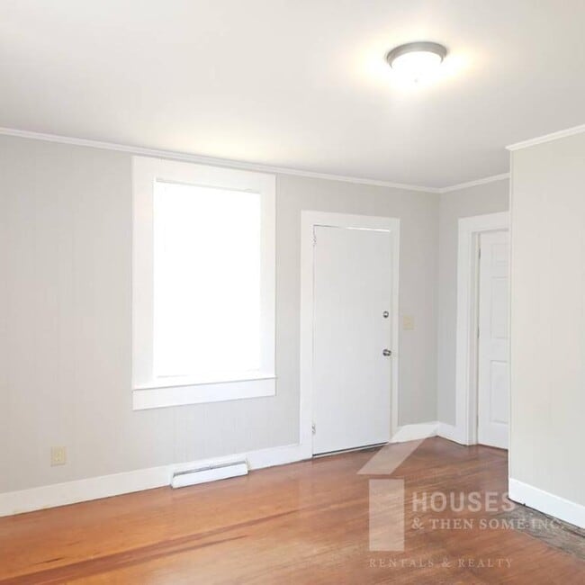Photo - 263 Beacon St House
