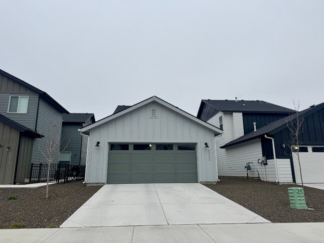 Building Photo - 8884 W Hill Rd Pkwy