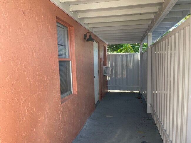 Building Photo - 305 Dunad Ave