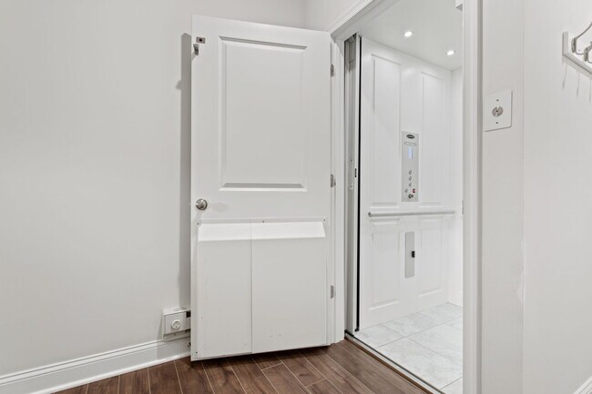 Foto del edificio - 7086 Executive Way