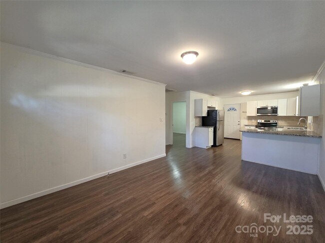 Foto del edificio - 158 Cabarrus Ave E