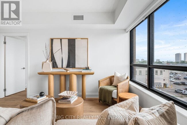 Building Photo - 36-336 Brentcliffe Rd