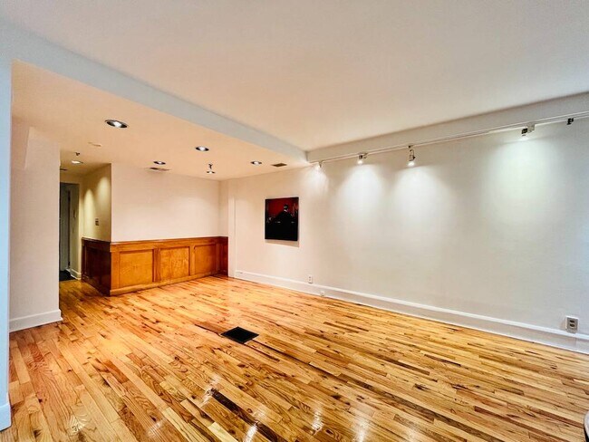 Building Photo - 154a Hicks St