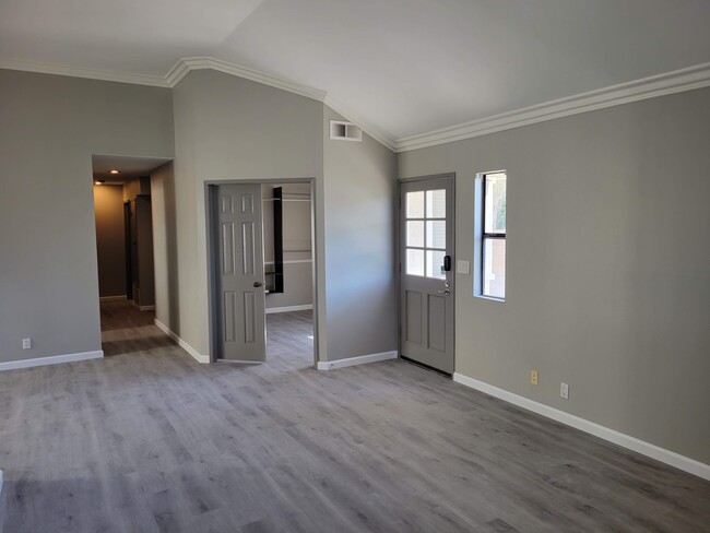 Building Photo - 44 Riverstone