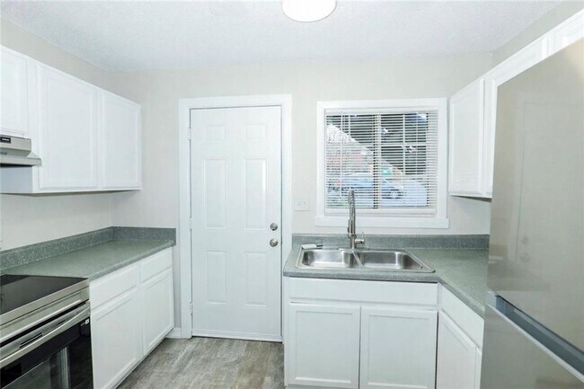 Building Photo - 2045 Alison Ct SW