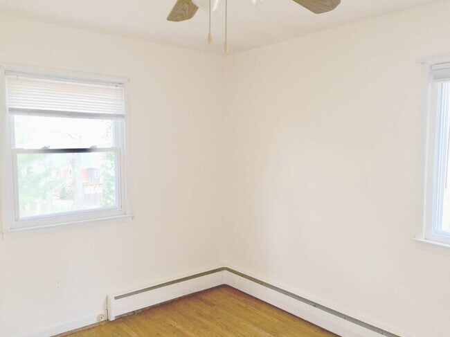 Foto del edificio - 4433 Village Dr