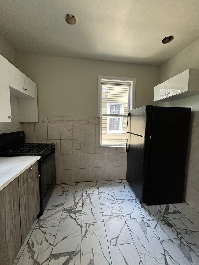 15 Davis Ave 2 - 17 Davis Ave