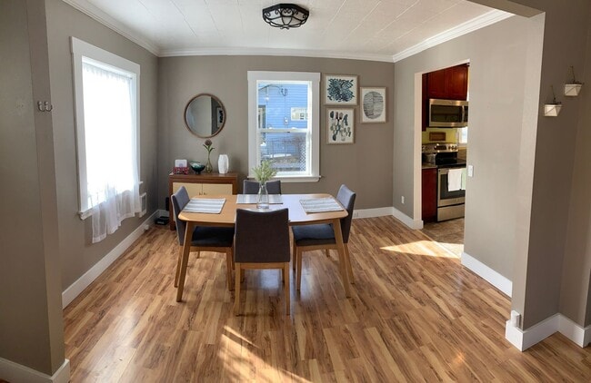Building Photo - Updated Two-Story Bungalow Near Willamette...