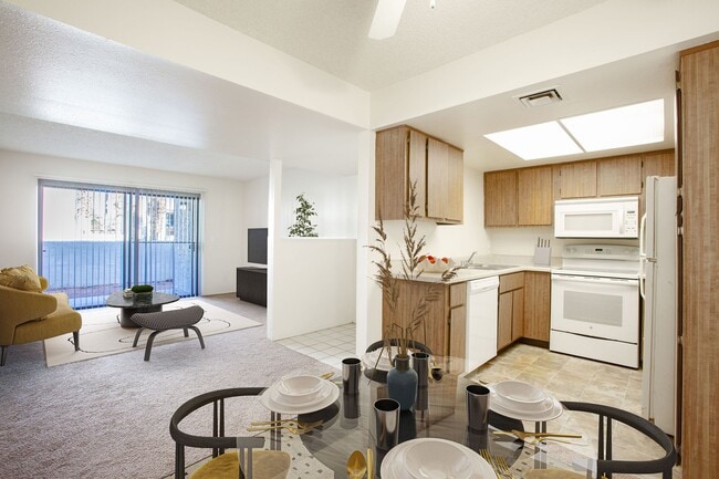 Building Photo - Townhomes on the Park Apartment Homes