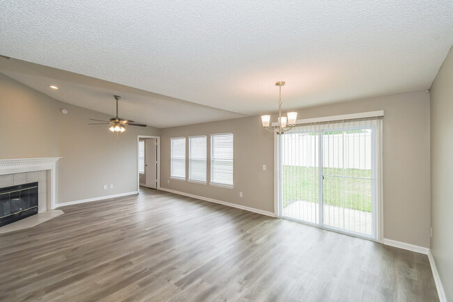Building Photo - 732 Lake Geneva Dr