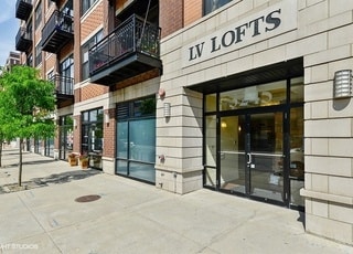 Lobby entrance - 3245 N Ashland Ave