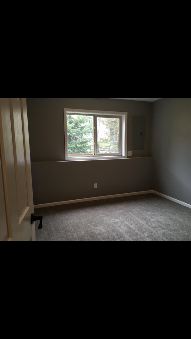 Building Photo - Spacious 2 Bedroom Town Home for Rent, Qui...