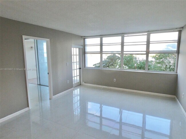 Foto del edificio - 1301 NE Miami Gardens Dr