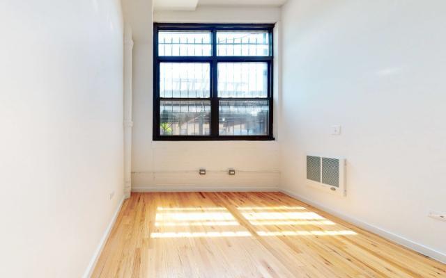 Building Photo - 3 bedroom in Brooklyn NY 11206