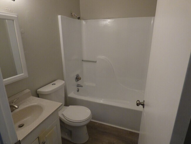 Foto del edificio - 1166 Meadowview Dr