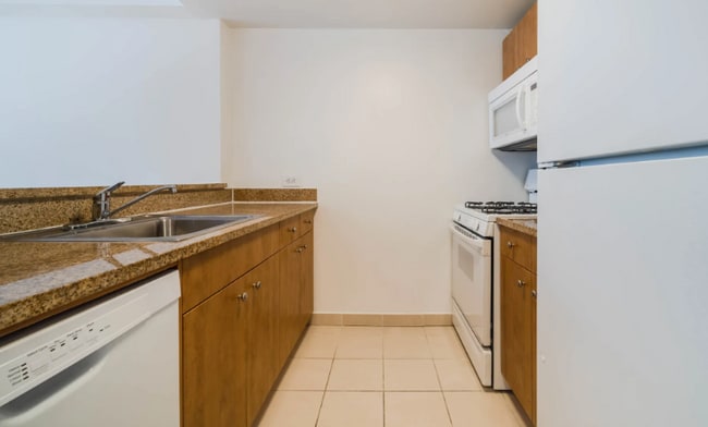 Building Photo - 400 W 37th St