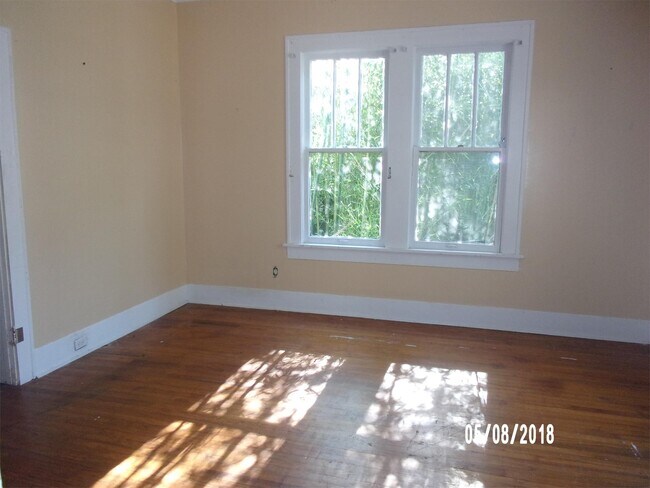 Building Photo - 609 Eastland Ave