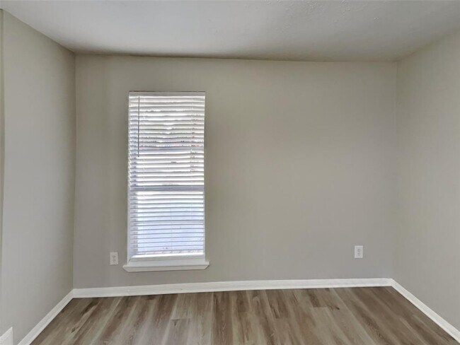 Foto del edificio - 16135 Deer Lick Dr