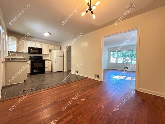 Foto del edificio - 120 Leathers Cir NW