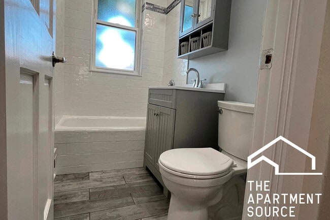 Building Photo - 1421 W Hutchinson St