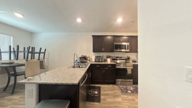 Foto del edificio - Charming 3-Bedroom Home with Modern Comforts
