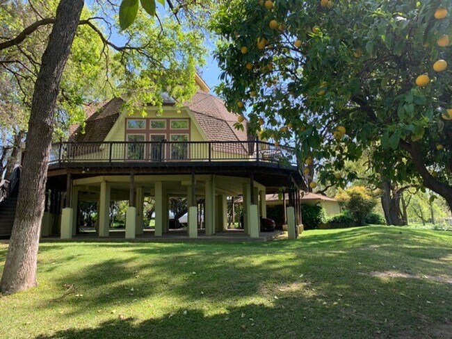 Foto del edificio - Amazing Garden Hwy Riverfront Home for Rent