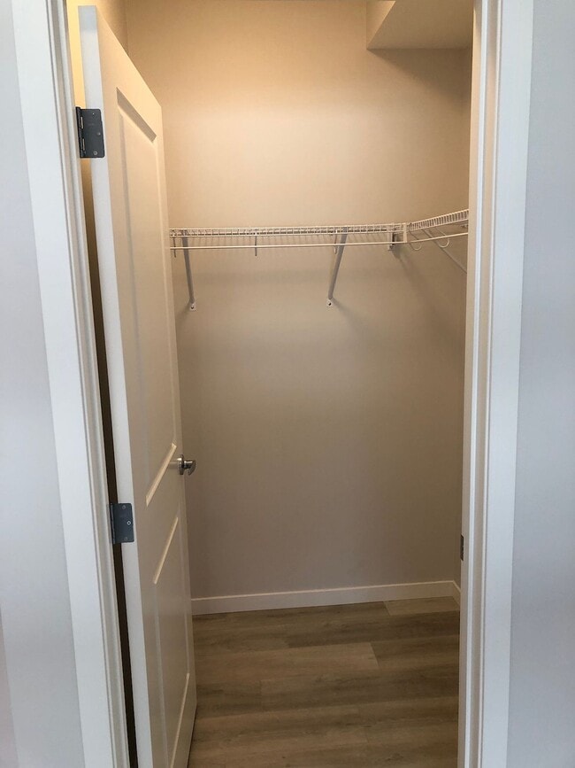 Building Photo - Convenient 1 Bd/1 Bth, Main Floor Unit in ...