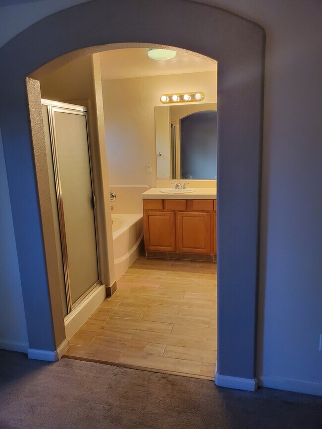 Building Photo - 5347 W Wren Ave
