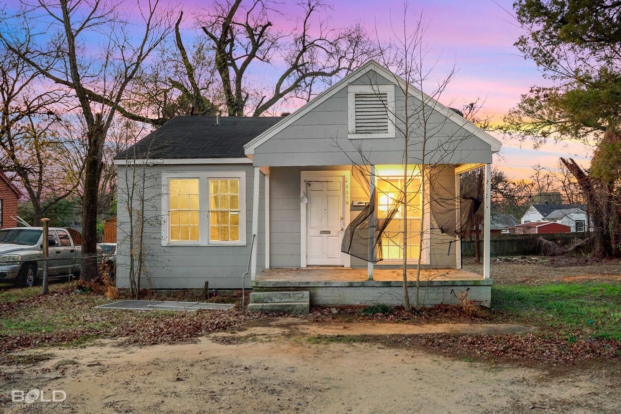 Building Photo - 3515 Stonewall St