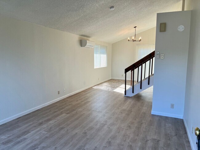 Building Photo - Updated 2 bedroom 1.5 bathroom duplex