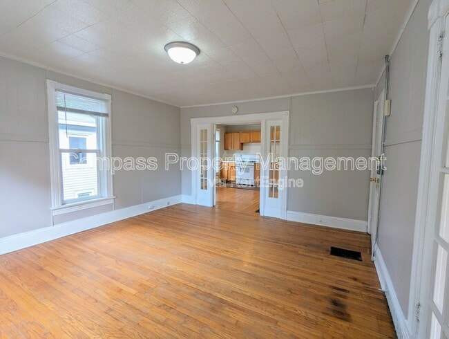 Building Photo - 716 Kellogg St SE