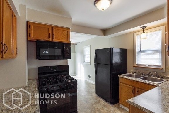 Building Photo - NOW AVAILABLE! 322 West Avenue, East Roche...