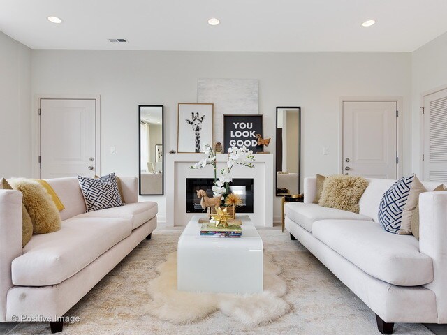 Foto del edificio - 6545 W Dickens Ave