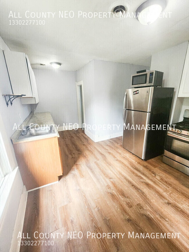 Building Photo - 2044 W 44th St