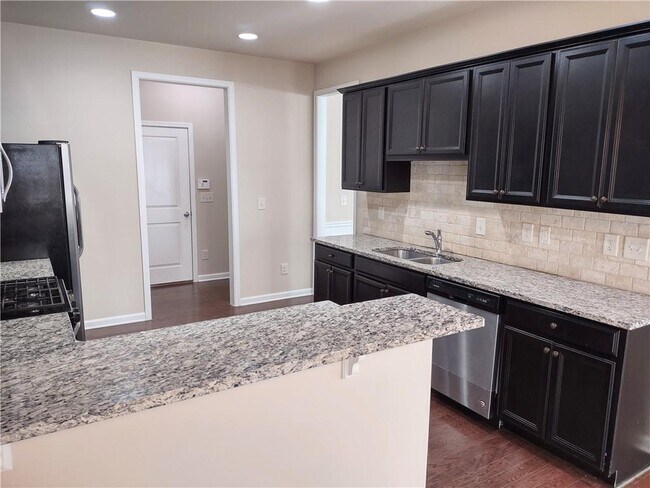 Building Photo - 4955 Ducote Trail