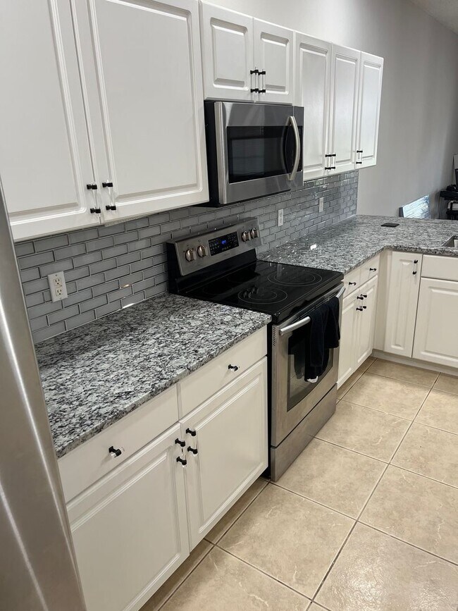 Building Photo - 3/2.5 Townhome in St Cloud-COMING SOON