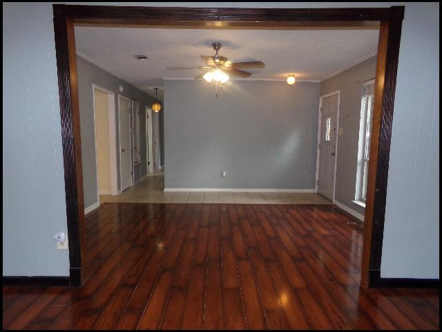 Building Photo - 511 Shirley Cove