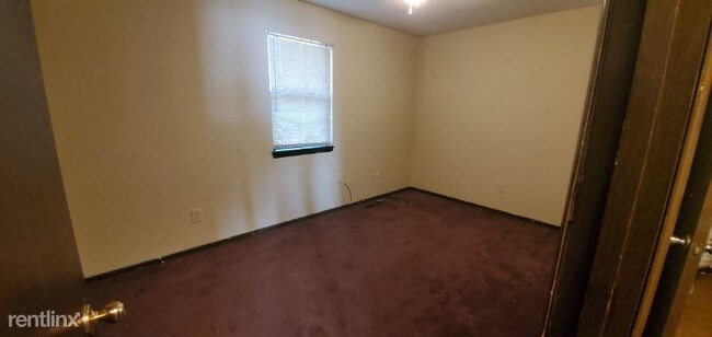 Building Photo - 2 br, 1 bath Apartment - 212 E. MAIN