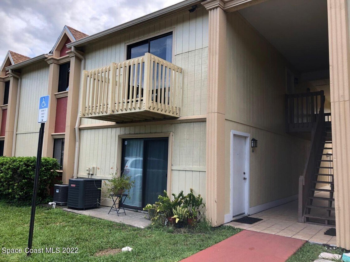 Primary Photo - 2190 Forest Knoll Dr NE