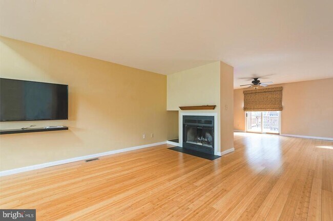 Foto del edificio - 18 Hanover Ct